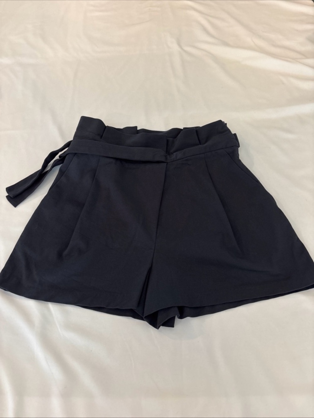 ZARA High-Waisted Black Tie-Waist pleated 2” Women's Shorts. Size M